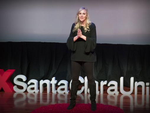 Click to play Kara Logan Berlin: Querem mudar o mundo? Aprendam a arte de angariar dinheiro.