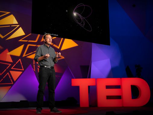 Click to play Mike Brown: În căutarea celei de-a noua planete din sistemul nostru solar