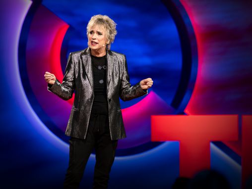 Click to play Eve Ensler: A-ți cere scuze este un lucru extraordinar