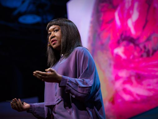 Click to play Natsai Audrey Chieza: La moda è inquinante - la biologia può risolvere il problema?