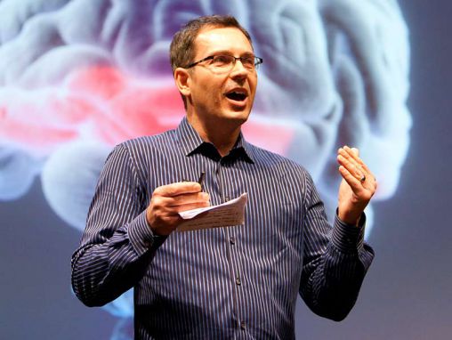 Tom Wujec parle de trois façons dont le cerveau crée du sens