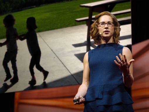 Click to play Heather Lanier: "Bene" e "male" sono le storie frammentate che ci raccontiamo