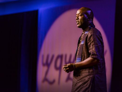 Click to play Peter Ouko: Da condannato a morte a laureato in Legge.