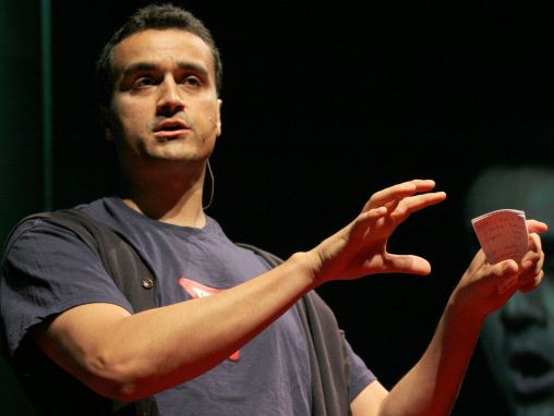 Click to play Carl Honore fait l'éloge de la lenteur