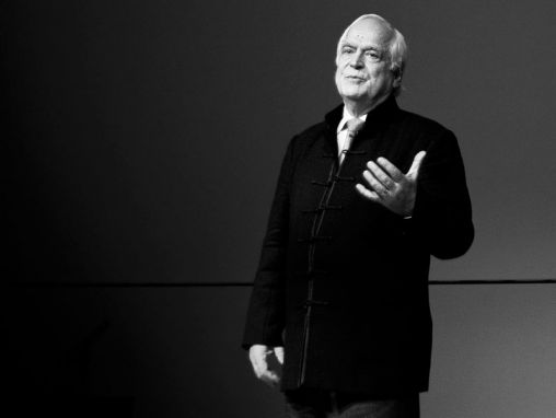 Click to play Peter Eigen: Hvernig afhjúpa má spillingu