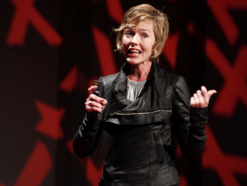 Click to play Johanna Blakley: Lehren ziehen aus der freien Kultur der Mode