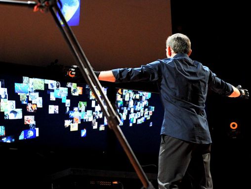 Click to play John Underkoffler zeigt die Zukunft der Bedienoberfläche