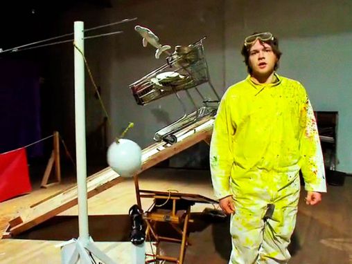 Click to play Adam Sadowsky baut ein virales Musikvideo