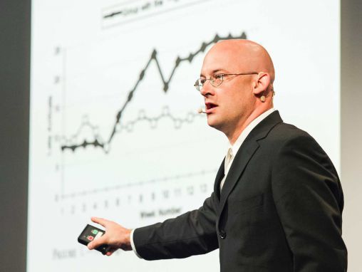 Click to play Clay Shirky: Wie der kognitive Überfluss die Welt verändern wird
